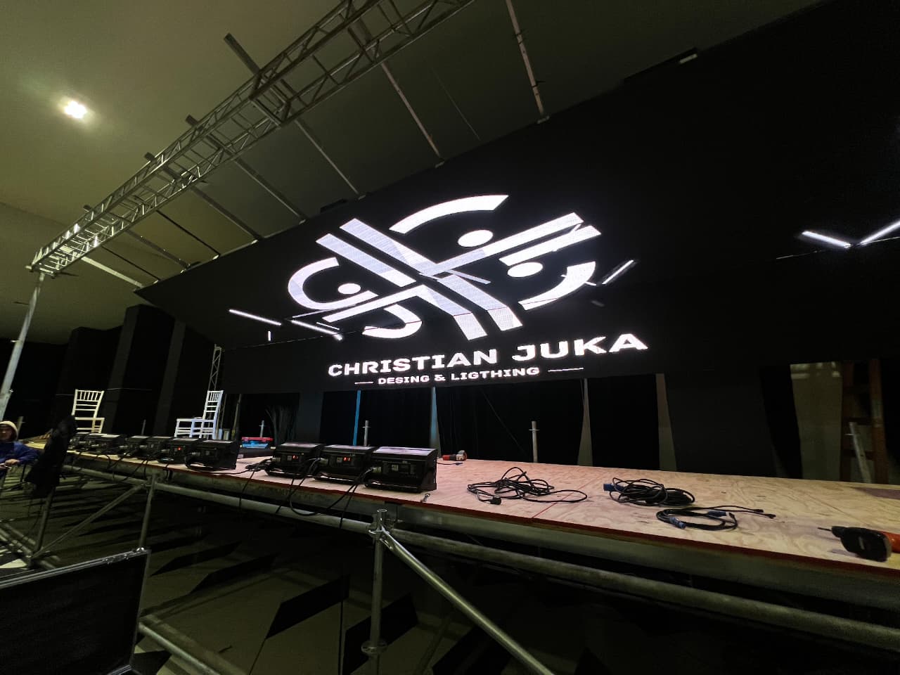 Cabina DJ Overhead Screen